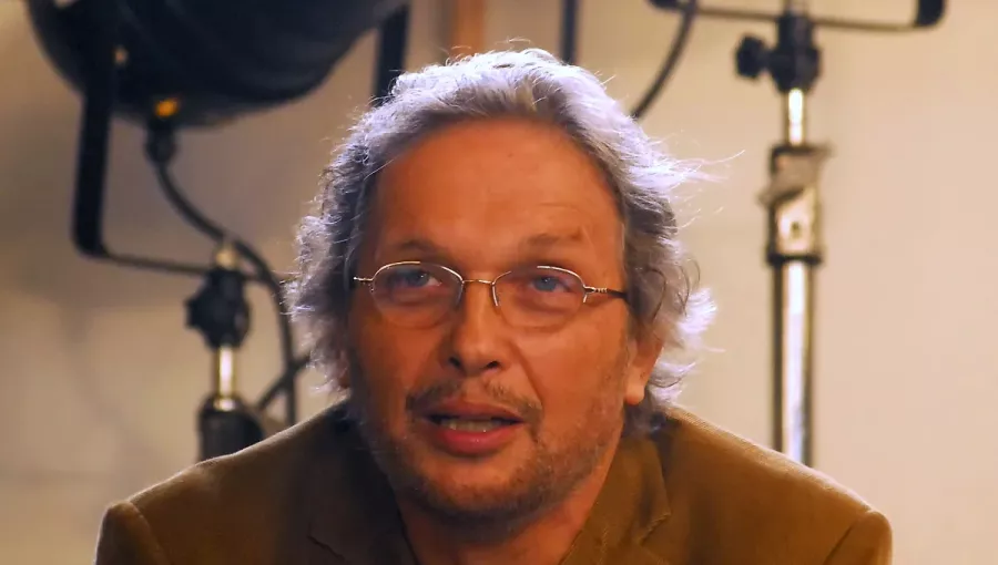 Mélyinterjú Hules Endre magyar származású amerikai színész, forgatókönyvíró, rendező, producerrel.