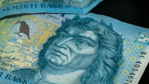 Francia politikai válság – gyengülő piacok, nyomás alatt a forint 
