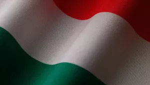 Több tízezer ember vonult utcára Budapesten – rivális tüntetések a választások előtt