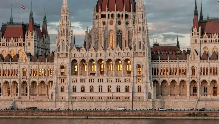 Nemzetközi örvényben Magyarország: feltételekkel zöld utat kap Ukrajna uniós hitelcsomagja