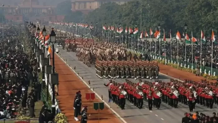 Látványos parádéval ünnepelte India a 77. Köztársaság Napját