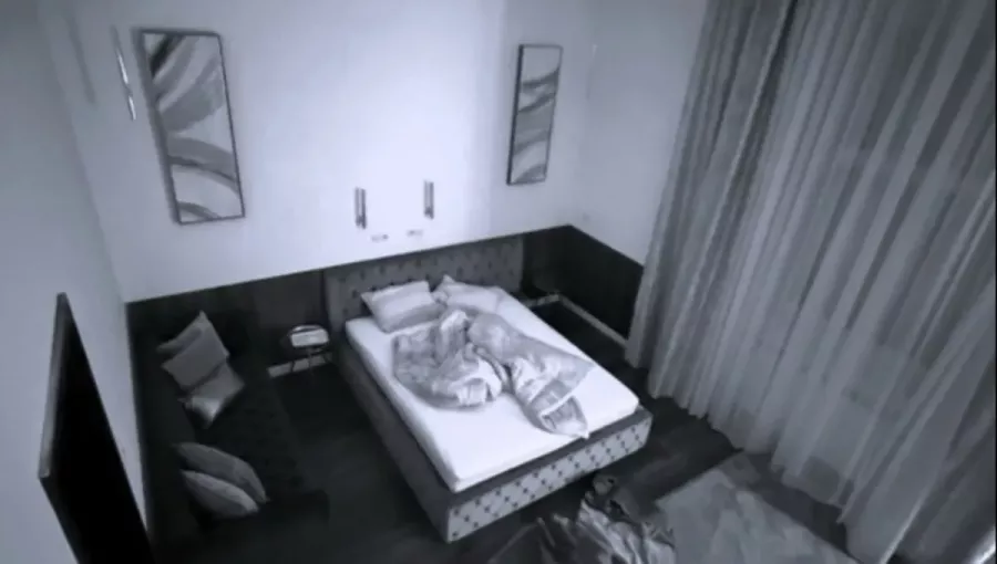 Széttúrt ágyat mutató kamerafelvétellel indult oldal Radnai Márk nevével – Magyar Péter is megszólalt