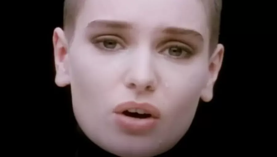 ANYAI VERBÁLIS (FIZIKAI) AGRESSZIÓ: MENEKÜLÉS AZ ANYÁTÓL  