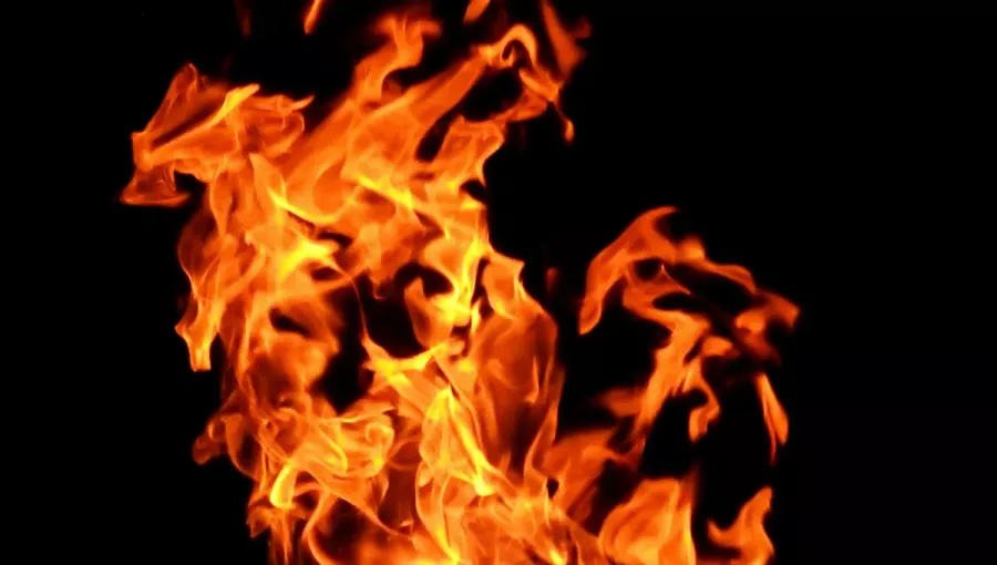 Tűz ütött ki Budapesten az Astoria közelében — több száz embert kiürítettek