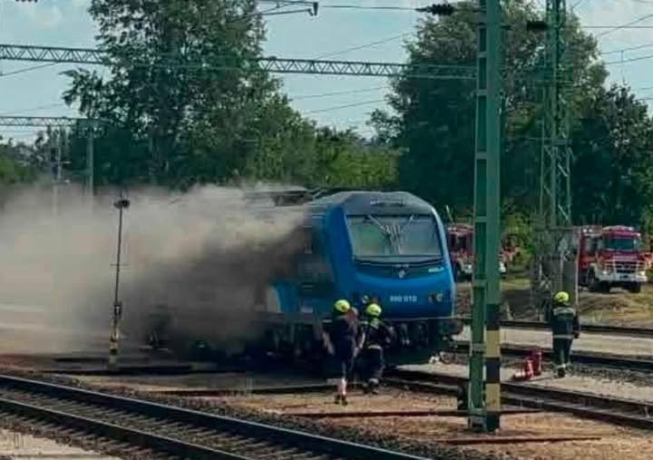 Kigyulladt egy mozdony Kelenföldön, fennakadások voltak a vasúti közlekedésben Kigyulladt egy mozdony Kelenföldön, fennakadások voltak a vasúti közlekedésben