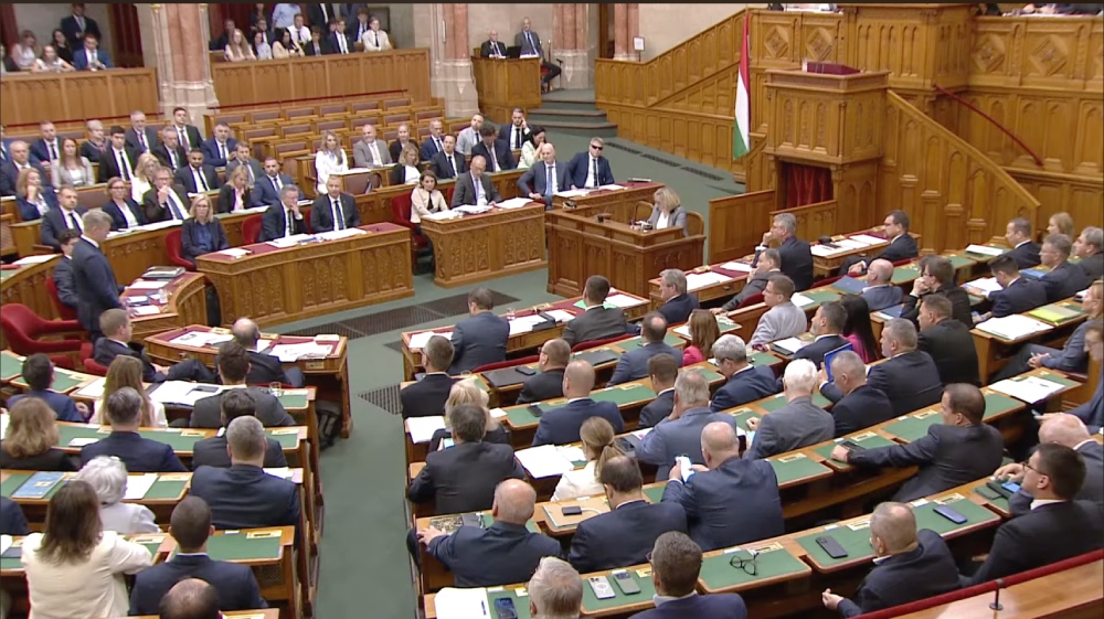 Kemény nap volt a Parlamentben: visszahoznák a katát, Sulyok Tamás miatt támad a Fidesz, Toroczkai bizottságot kaphat Kemény nap volt a Parlamentben: visszahoznák a katát, Sulyok Tamás miatt támad a Fidesz, Toroczkai bizottságot kaphat