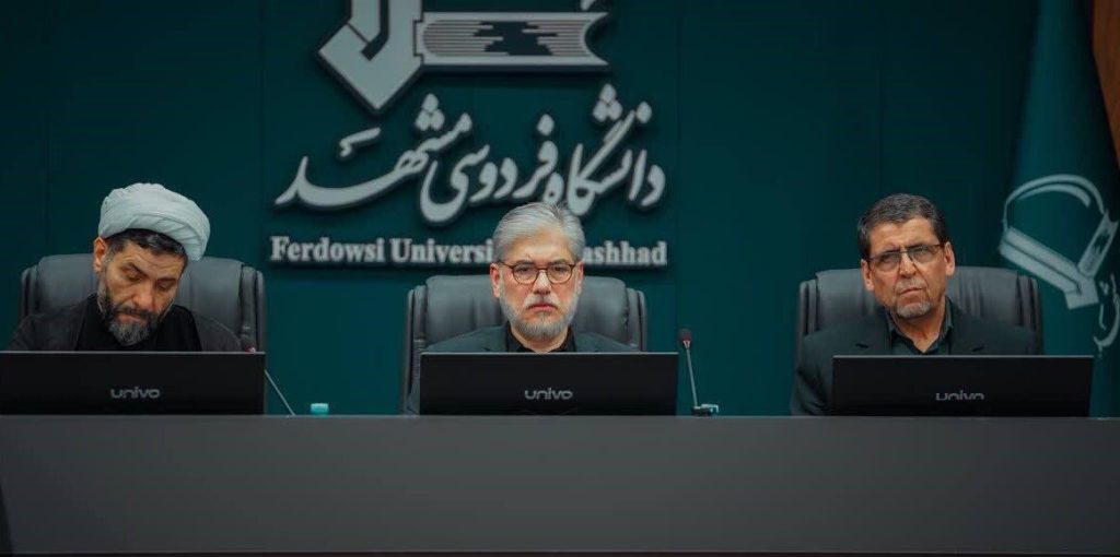 Hossein Simaei Saraf iráni tudományos miniszter egy meshedi tudományos ülésen