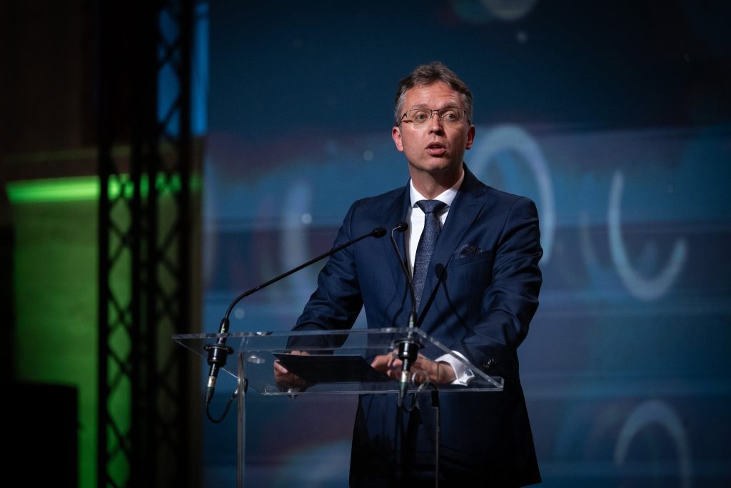 Hankó Balázs a választási vereség után is milliárdokat osztott ki – azonnali vizsgálat indult Hankó Balázs a választási vereség után is milliárdokat osztott ki – azonnali vizsgálat indult