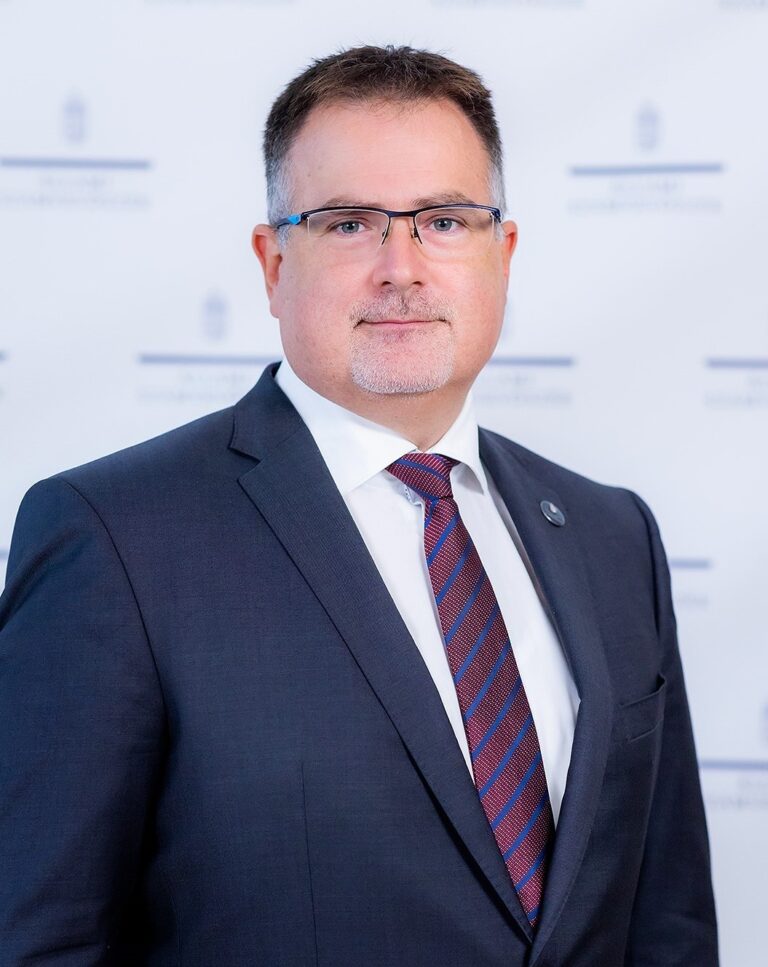 Windisch László nem mond le az Állami Számvevőszék éléről Windisch László nem mond le az Állami Számvevőszék éléről