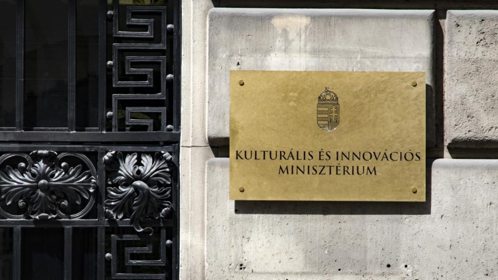 Letartóztatták Hankó Balázs volt kabinetfőnökét, négy gyanúsított továbbra is rács mögött marad az NKA-ügyben Letartóztatták Hankó Balázs volt kabinetfőnökét, négy gyanúsított továbbra is rács mögött marad az NKA-ügyben