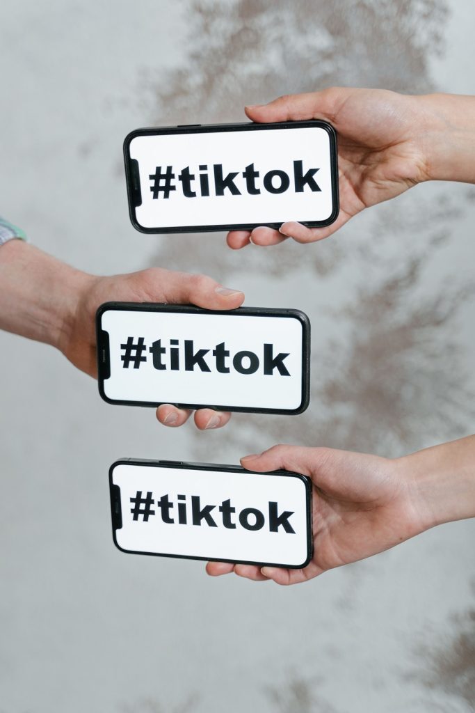 Vizsgálat indult a TikTok ellen – azt nézik, valóban megvédi-e a káros tartalmaktól a gyerekeket Vizsgálat indult a TikTok ellen – azt nézik, valóban megvédi-e a káros tartalmaktól a gyerekeket