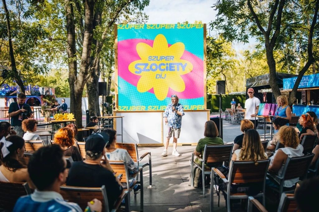 A fiatalok lelki egészségéért dolgozó szakembereket és kezdeményezéseket díjazták a Szigeten A fiatalok lelki egészségéért dolgozó szakembereket és kezdeményezéseket díjazták a Szigeten