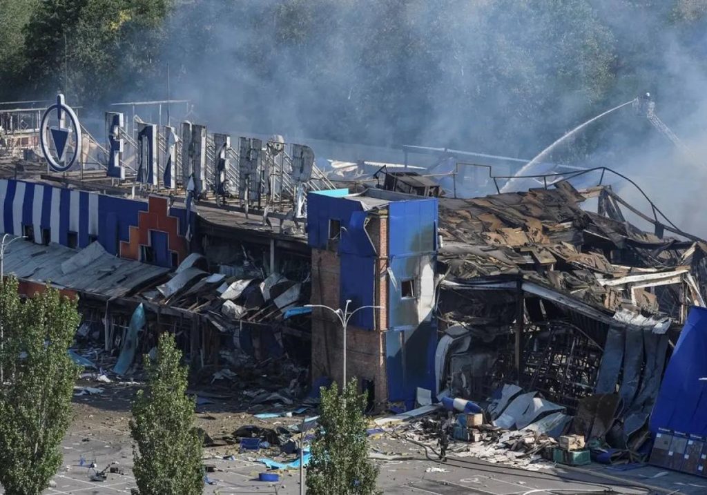 Már 16 halottja van a Krivij Rih-i bevásárlóközpont elleni orosz dróntámadásnak – kilenc embert még keresnek + videó Már 16 halottja van a Krivij Rih-i bevásárlóközpont elleni orosz dróntámadásnak – kilenc embert még keresnek + videó