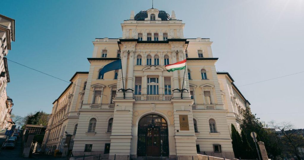 745 500 forintra nőtt az átlagbér – a dolgozók fele azonban bruttó 618 ezernél kevesebbet keres 745 500 forintra nőtt az átlagbér – a dolgozók fele azonban bruttó 618 ezernél kevesebbet keres