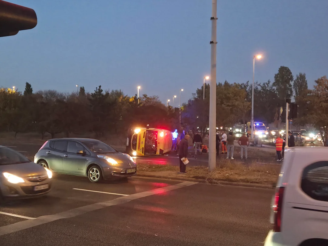 Mentőautó és személyautó ütközött Budapesten – többen megsérültek Mentőautó és személyautó ütközött Budapesten – többen megsérültek