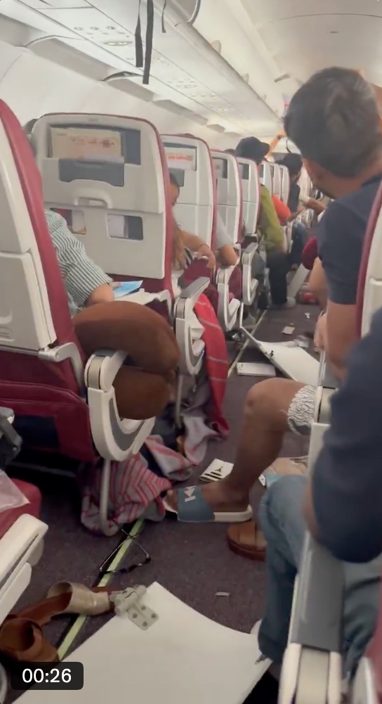Air India: 36 ezer lábon összeomlott mindhárom hidraulikarendszer – 24 sérült, a kapitány drogtesztje pozitív Air India: 36 ezer lábon összeomlott mindhárom hidraulikarendszer – 24 sérült, a kapitány drogtesztje pozitív