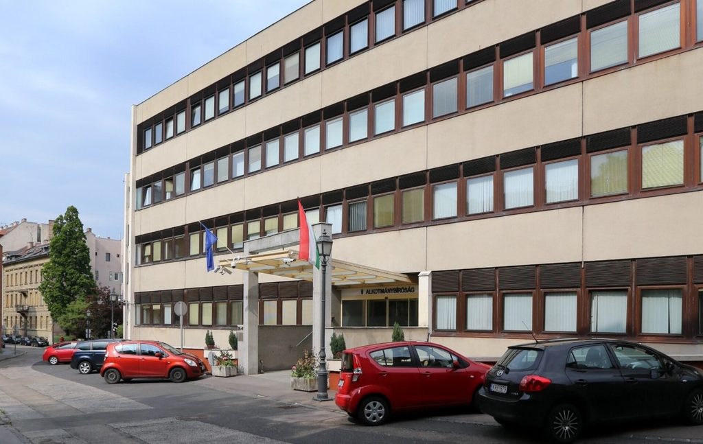 Öt új alkotmánybíró kerülhet a testületbe Öt új alkotmánybíró kerülhet a testületbe