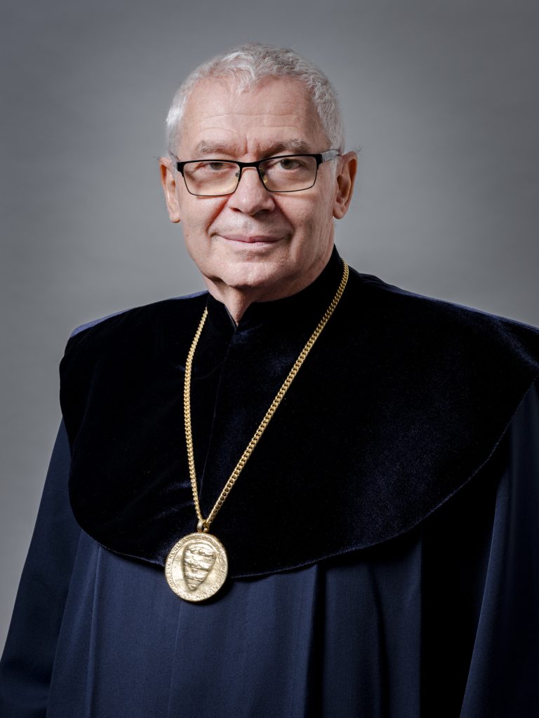 Polt Pétert és Balog Zoltánt is beidézik a kegyelmi ügy miatt – tíz embert hallgat meg a parlamenti bizottság Polt Pétert és Balog Zoltánt is beidézik a kegyelmi ügy miatt – tíz embert hallgat meg a parlamenti bizottság