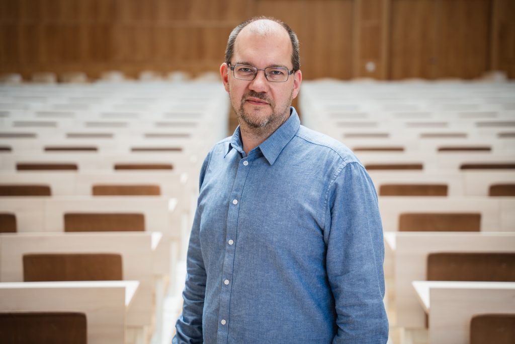 Polyák Gábor lett a Médiatanács elnöke – a Fidesz és a KDNP jelöltje nem kapott többséget Polyák Gábor lett a Médiatanács elnöke – a Fidesz és a KDNP jelöltje nem kapott többséget