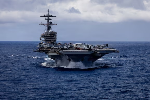 Irán már amerikai repülőgép-hordozó és romboló megrongálását állítja – a CENTCOM szerint egyik hajót sem érte találat Irán már amerikai repülőgép-hordozó és romboló megrongálását állítja – a CENTCOM szerint egyik hajót sem érte találat