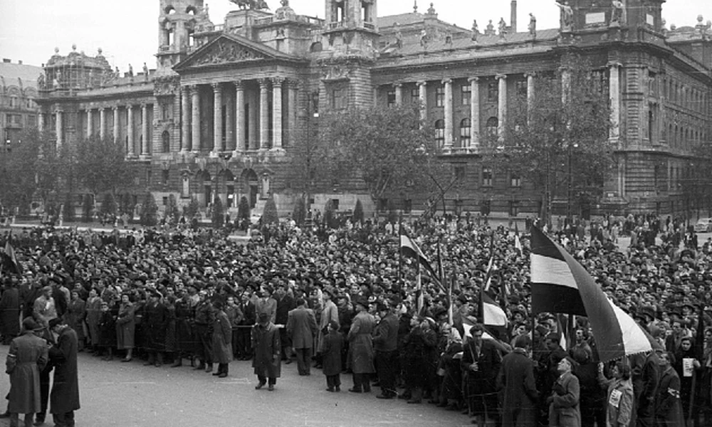 1956-os forradalom ünnepi emléksorozat 2.: Barikádok láthatatlan arcai, a pesti srácok és a forradalom hősnői 1956-os forradalom ünnepi emléksorozat 2.: Barikádok láthatatlan arcai, a pesti srácok és a forradalom hősnői