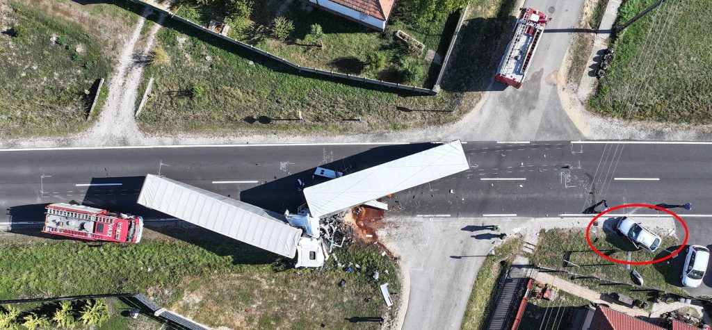 Három sofőr szorult a roncsokba a 86-os főúton – mentőhelikoptert is riasztottak a súlyos kamionbalesethez Három sofőr szorult a roncsokba a 86-os főúton – mentőhelikoptert is riasztottak a súlyos kamionbalesethez
