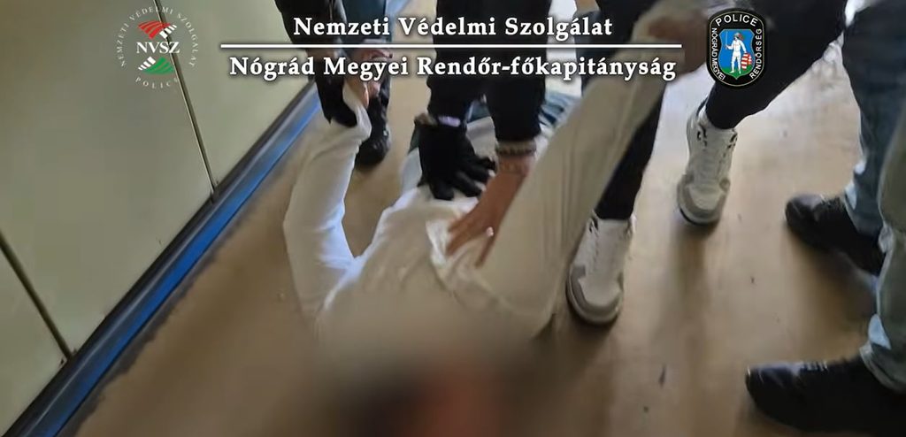 Video: Eltűnt gyermeket kerestek a rendőrök, döbbenetes titokra bukkantak – közel 80 ezer tiltott felvételt találtak egy budapesti férfinál Video: Eltűnt gyermeket kerestek a rendőrök, döbbenetes titokra bukkantak – közel 80 ezer tiltott felvételt találtak egy budapesti férfinál