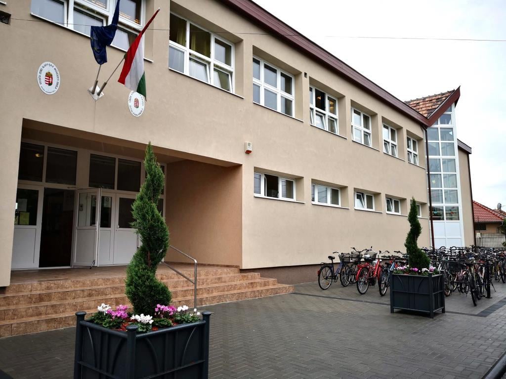 Belső vizsgálatot indít a Mi Hazánk a vecsési iskolai megemlékezésen elhangzott Szálasi-idézet miatt Belső vizsgálatot indít a Mi Hazánk a vecsési iskolai megemlékezésen elhangzott Szálasi-idézet miatt